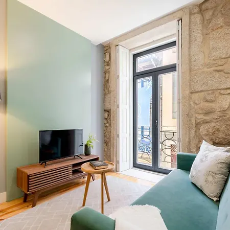 Bright Cozy & By Hostwise *