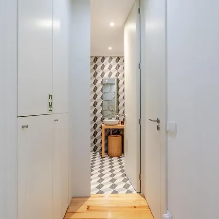 Bright Cozy & By Hostwise *
